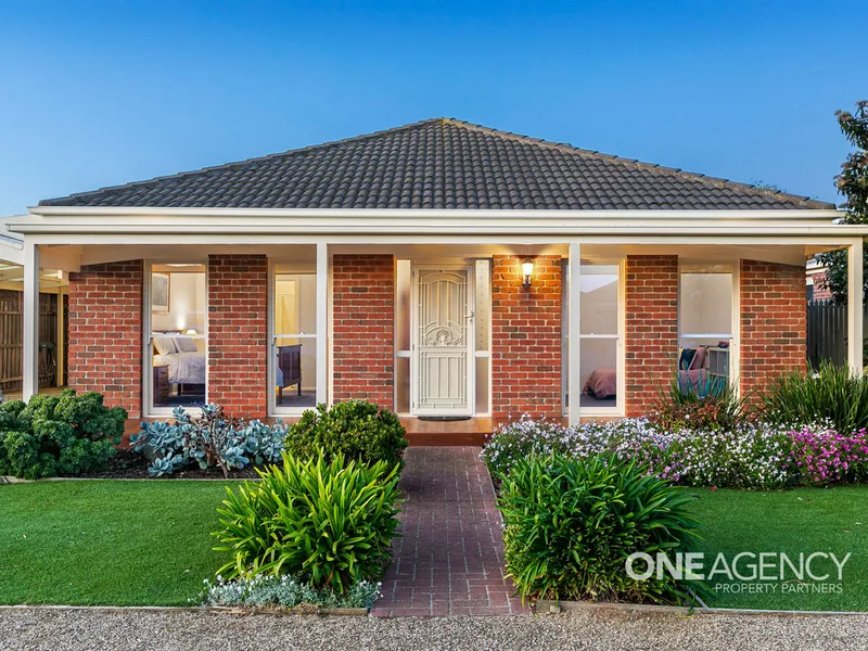 Must-See Family Home in Idyllic Seabrook Location