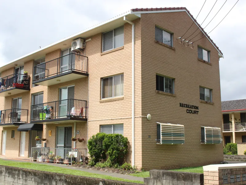 Fully Renovated Unit Central Tweed Heads 