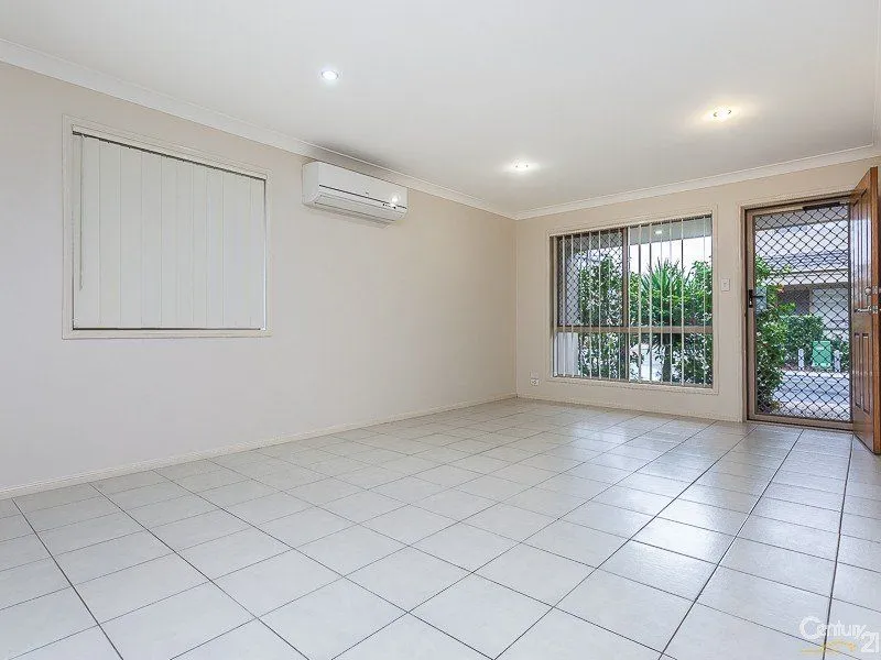 Modern Townhouse - walking distance to Kippa-ring Train Station