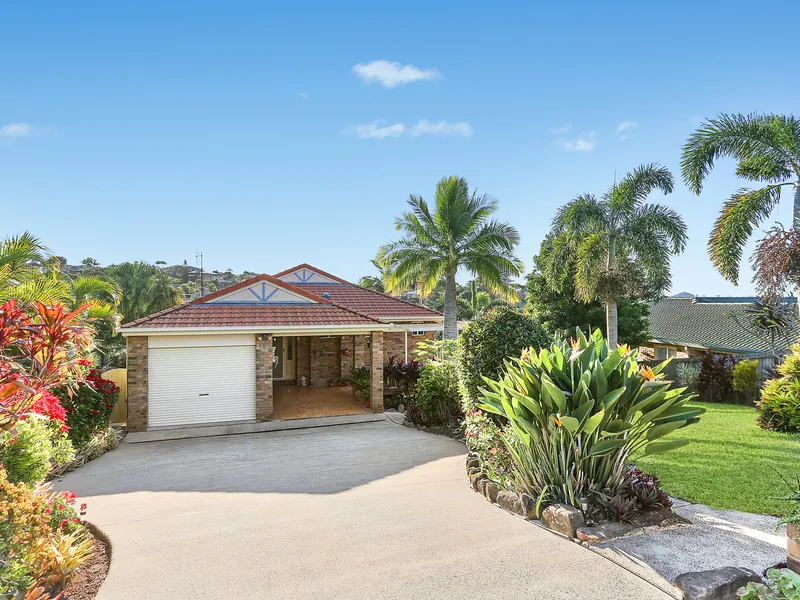 NEAT AND TIDY HOME WITH COASTAL VIEWS