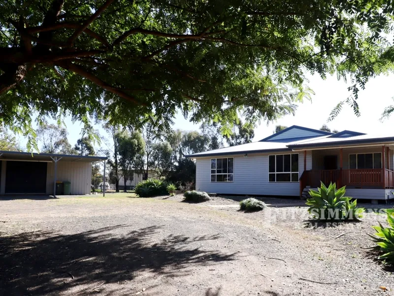 LARGE MODERN HOME - OVER AN ACRE - GOOD SHED