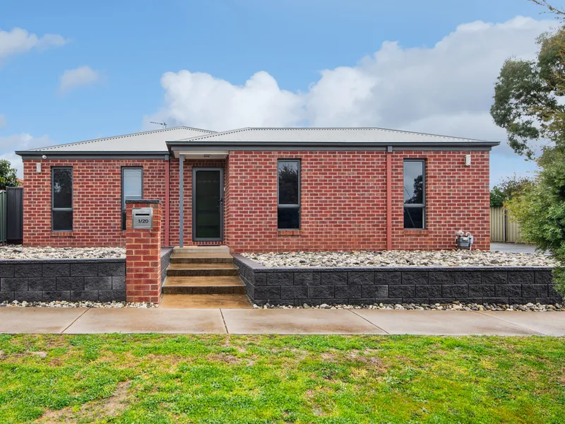 Light-Filled Home Suitable to a Range of Buyers