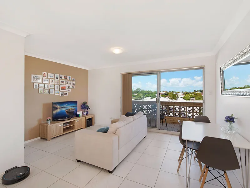 Under Offer - Must Be Sold