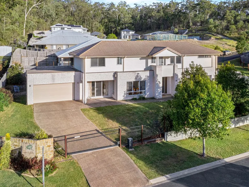 5 Bedroom near new 32 sq family home