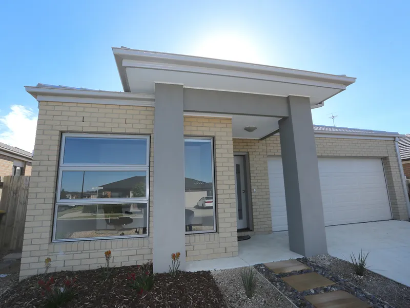 Near new 4 bedroom home with study lifestyle and space awaits