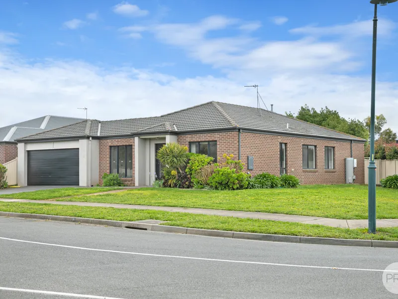 BEAUTIFUL THREE BEDROOM HOME CLOSE TO STOCKLANDS WENDOUREE