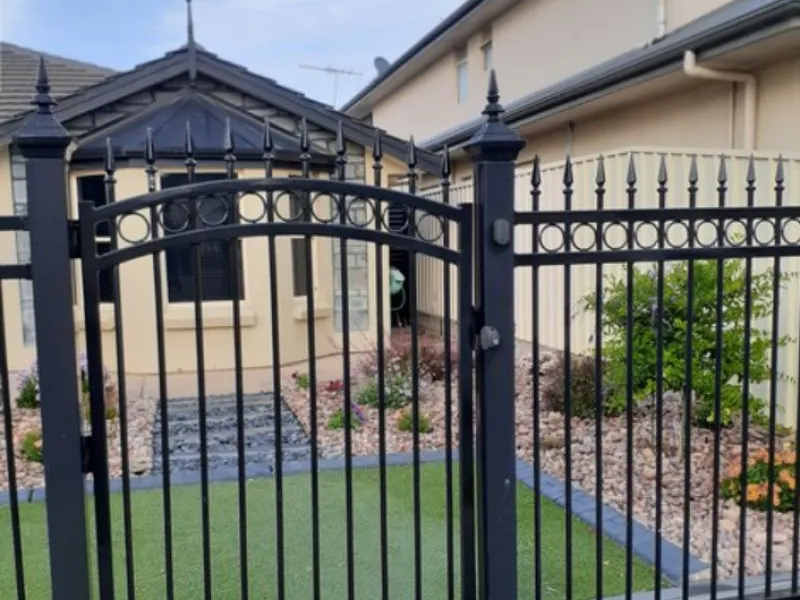 PRIVATE UNIT UNDER MAIN ROOF OF OWNERS HOME - INCLUSIVE OF ALL AMENITIES COSTS