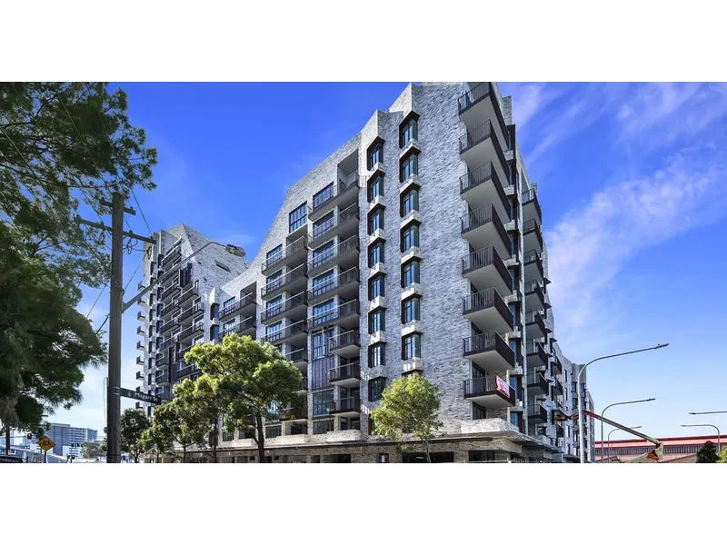 Rarely Found!!! As Newly Built One Bedroom Apartment with Park View!!!
