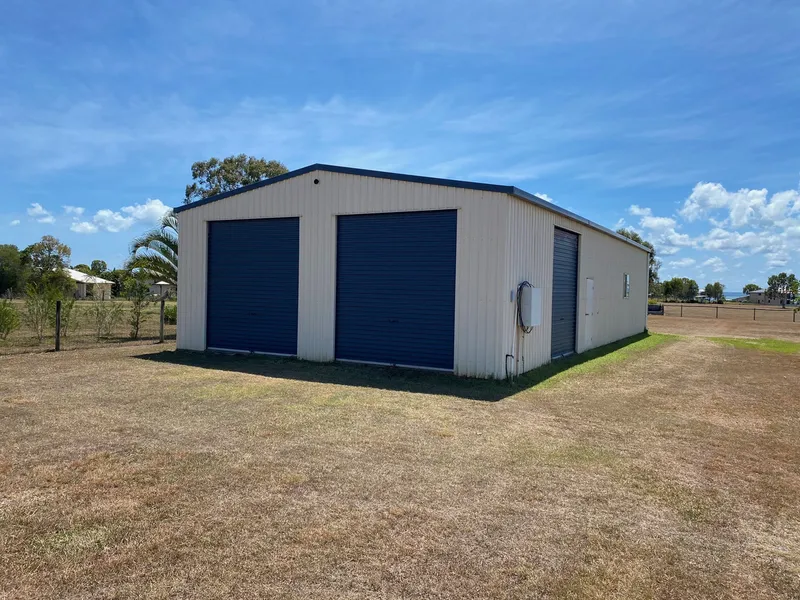 Huge shed with Fraser Island Views