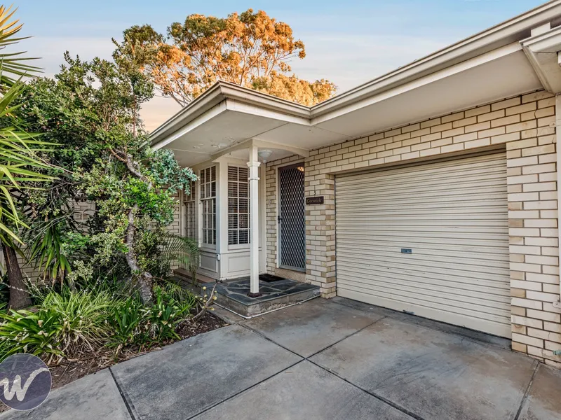Quality Colonial unit set in the rear of a quiet single-story group