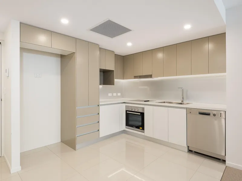 Contemporary Inner-City Living, perfect location & outlook, everything right on your door step
