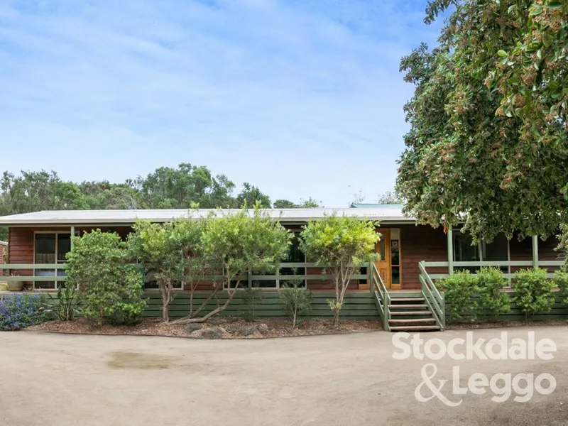 Between Bay and Back Beaches!