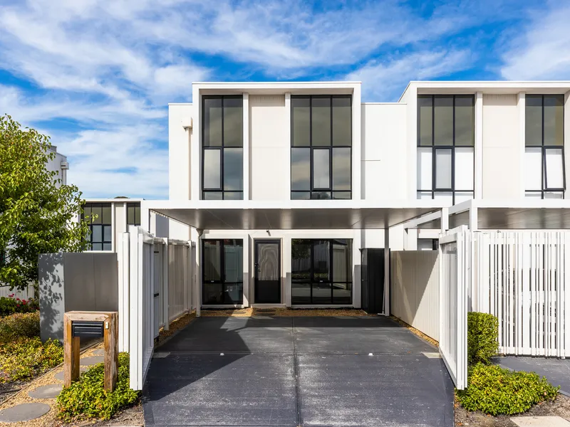 PERFECTLY LOCATED MODERN 4 BED FAMILY HOME