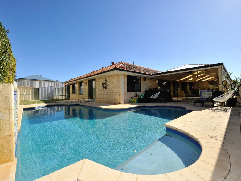 HUGE FAMILY HOME LIKE NO OTHER 