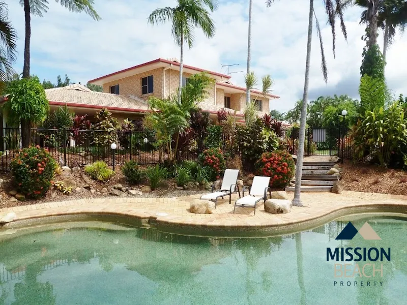 Discover Your Perfect Coastal Retreat! Pet-Friendly Paradise Just Steps from the Beach.