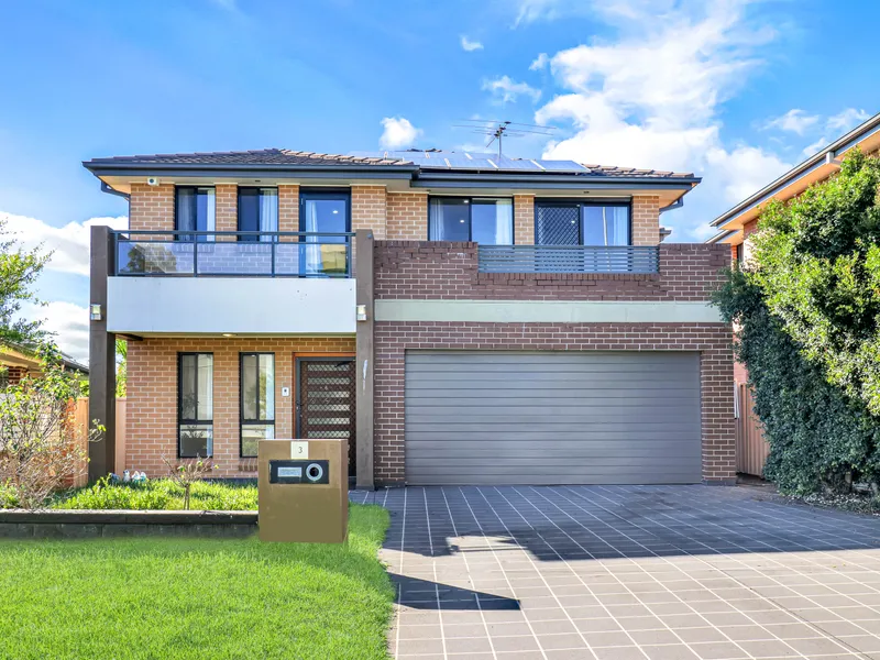 GRAND RESIDENCE WITH BEDROOM AND BATHROOM DOWN STAIRS