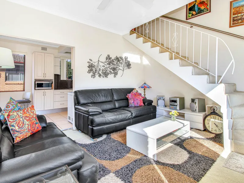 3 Story Townhouse close to Station!!