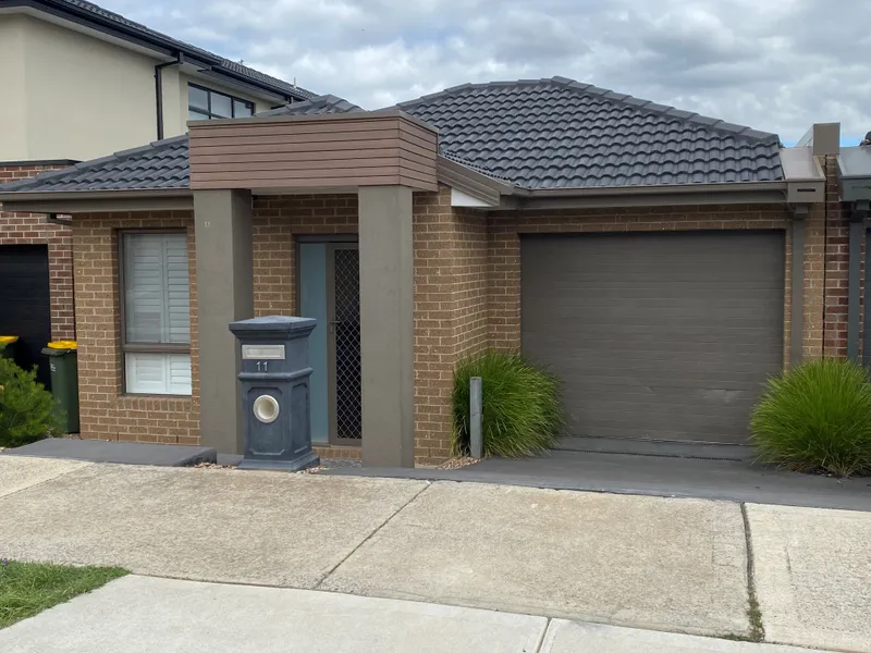 MILL PARK LAKES ESTATE HOME