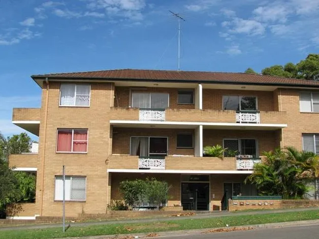 Walk to Kogarah Station 
