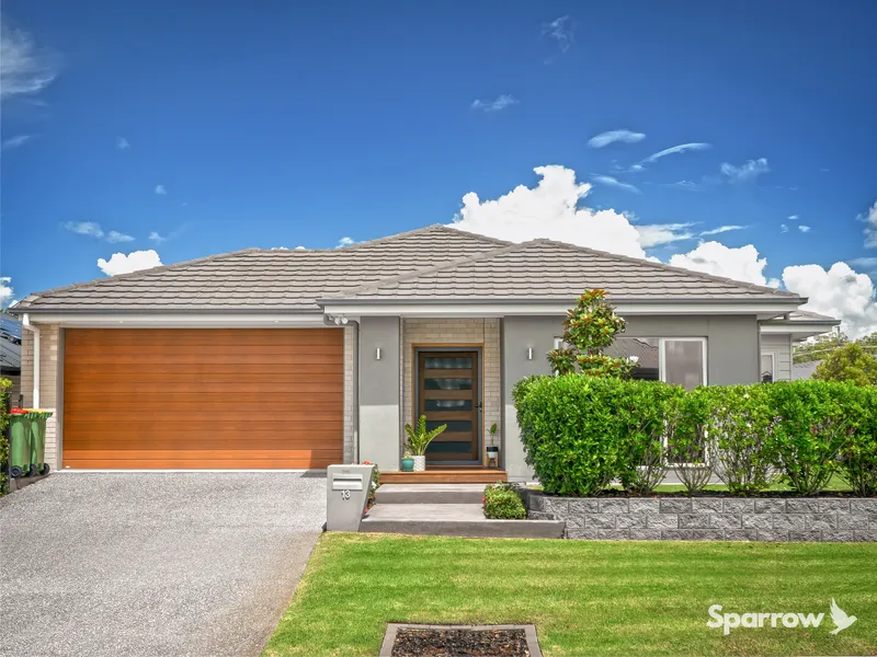 STUNNING HOME - 3 SEPARATE LIVING SPACES - 280SQM FLOOR PLAN - 501SQM ALLOTMENT