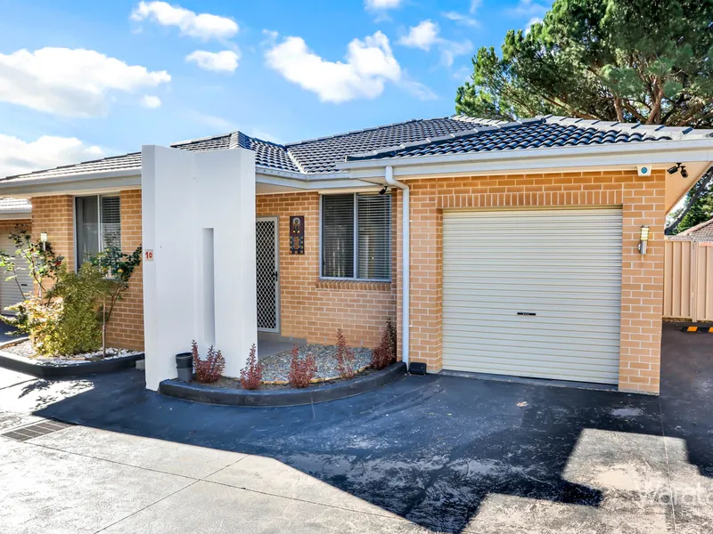 Bright 4 Bedroom Villa!!
