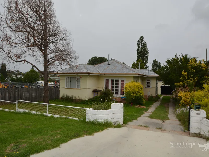 STANTHORPE – 1,012M2 COMMERCIALLY ZONED – IDEAL INVESTMENT OR PROFESSIONAL OFFICE