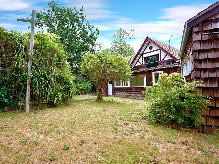 Eaglemont location, second property at rear of block