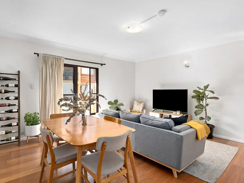 Please Contact Angela (0476 888 860) Regarding this stunning 2-Bedroom Apartment for Rent