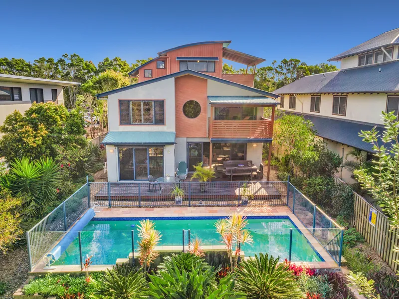 CHARACTER-FILLED BEACH HOUSE WITH DUAL LIVING IN DESIRABLE SOUTH CASUARINA