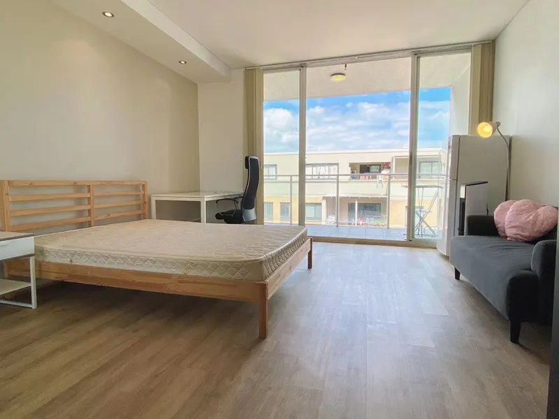 Timber Flooring| Spacious Studio| Furnished| All Bills Included