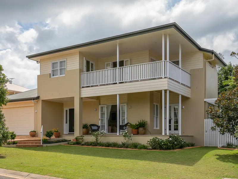 Prestige Property Close to Bay! 