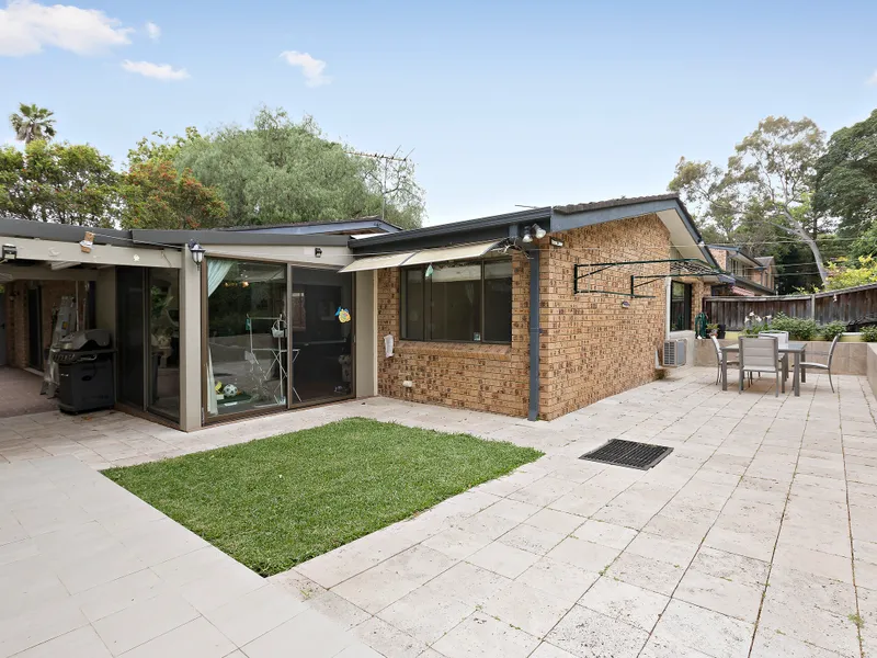 MODERN THREE BEDROOM HOUSE