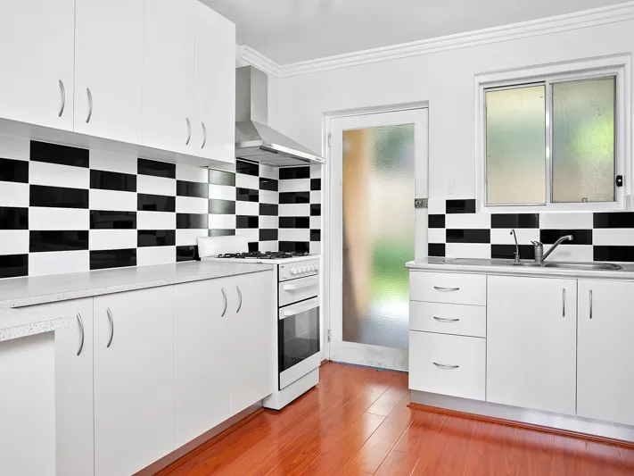 Beautiful Two Bedroom Unit with parking 