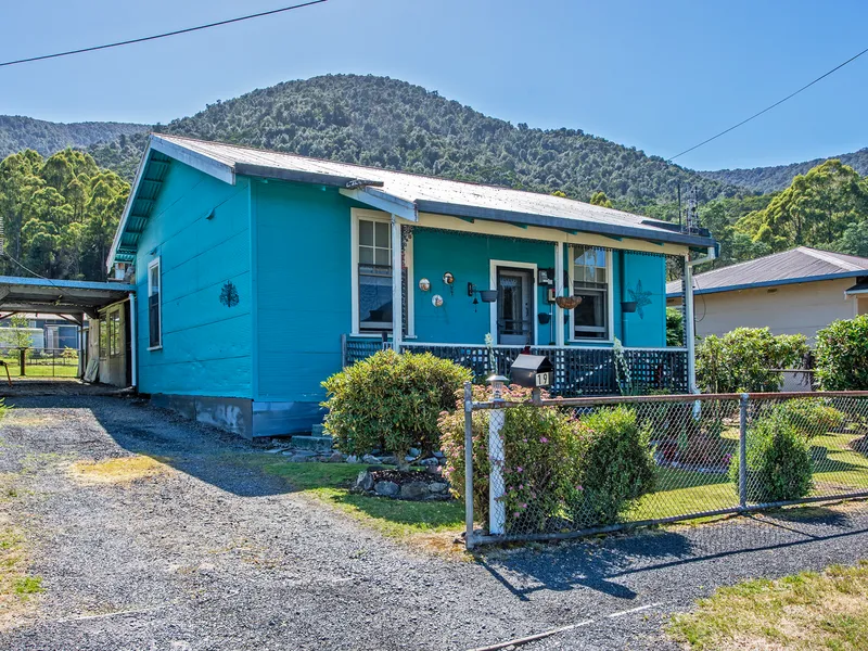Lovely home close to town, capturing all the mountain views.