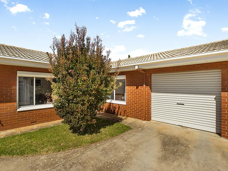 Pristine unit in desirable Daw Park