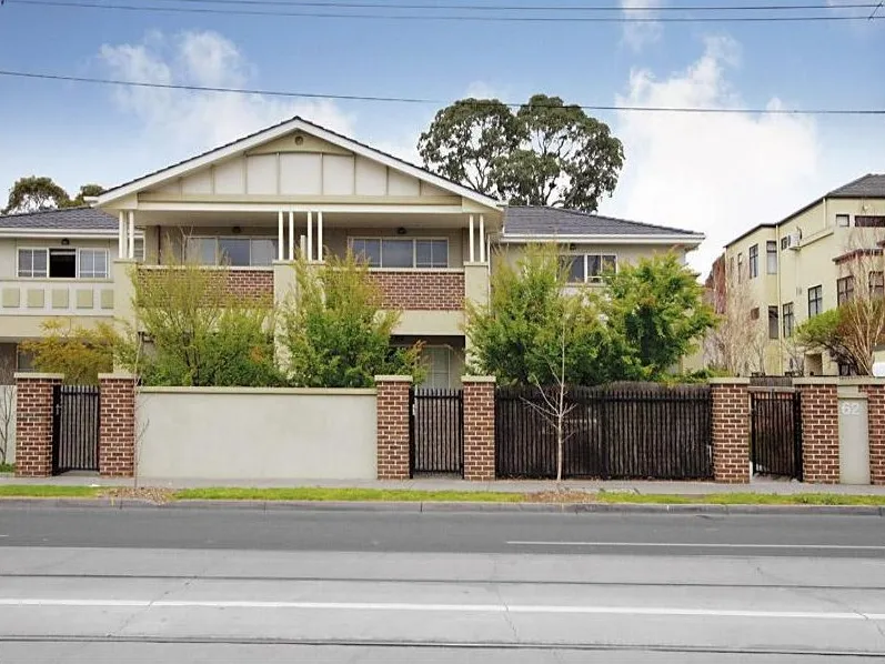 Spacious and Quiet - Moments from Malvern Central!