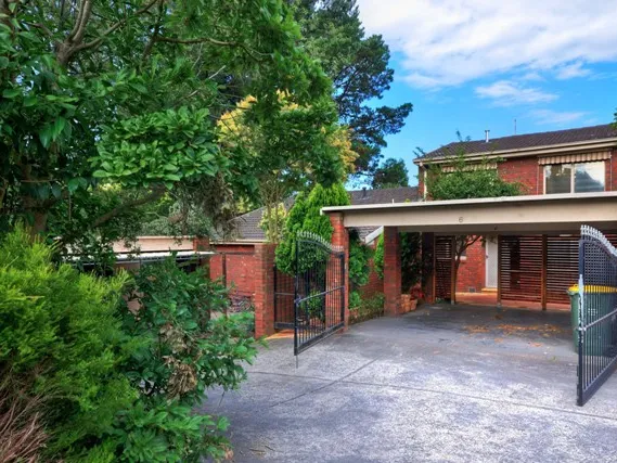 Rear Townhouse in quiet location