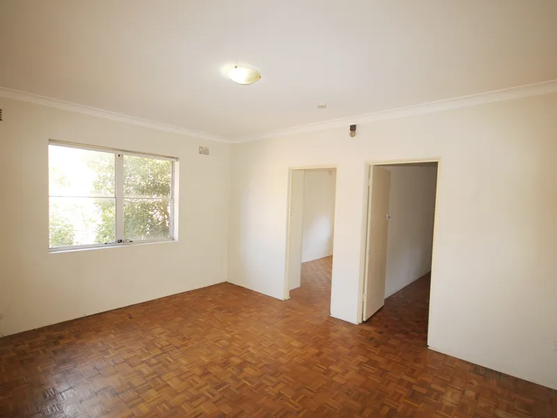 WELL PRESENTED UNIT - GREAT LOCATION!!!
