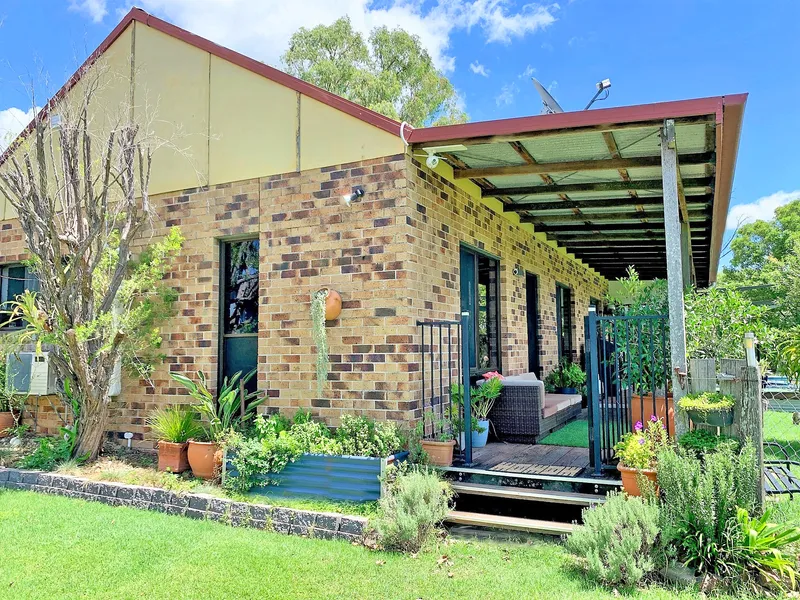 PRIVACY ASSURED - COUNTYRY LIFE - 55 MINUTES BRISBANE