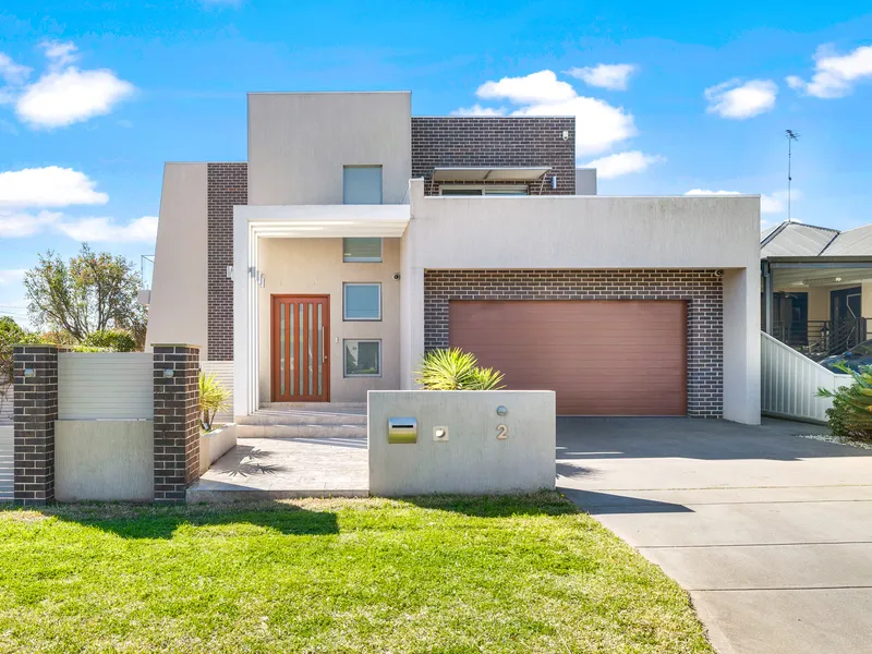 FULL BRICK LUXURY LIVING