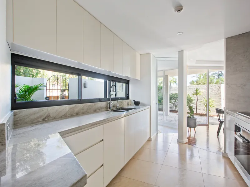 STYLISH LIVING IN PRIME BEACH SIDE LOCATION