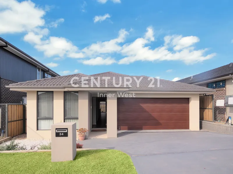 Ultra Modern 4-Bedroom Home & Immaculately presented as New