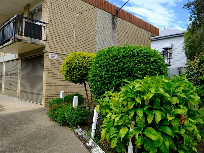 Greenslopes Large1 Bedroom Unit in quiet Location