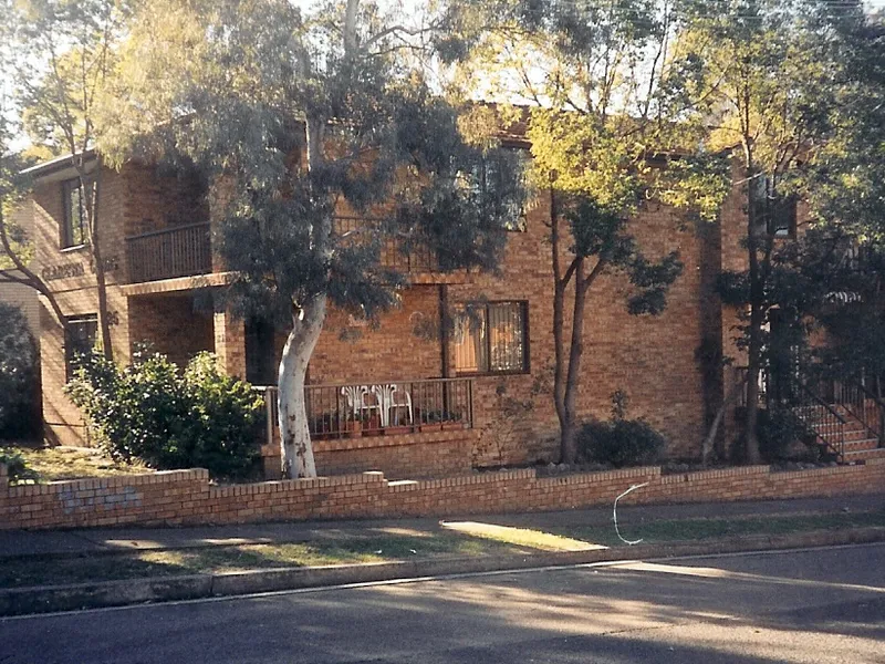 Spacious Top Floor Unit