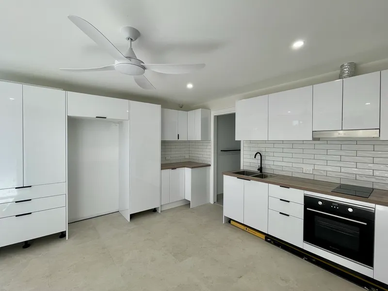FRESHLY RENOVATED STUDIO APARTMENT