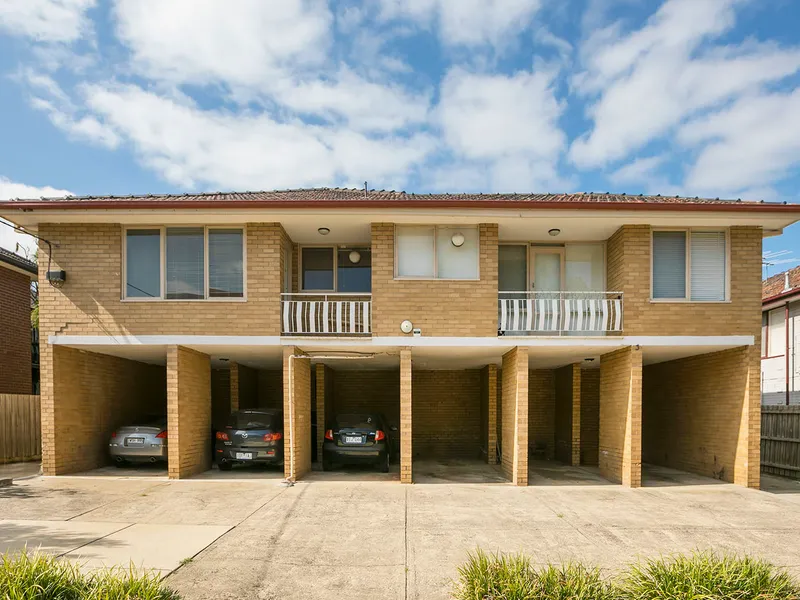 2 WEEKS FREE RENT - Walking Distance To Transport!