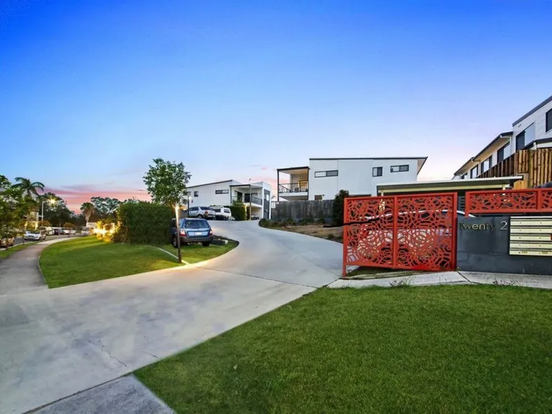Immaculate and Modern Three Bedroom Terrace Home - Walk to Westfield - Helensvale