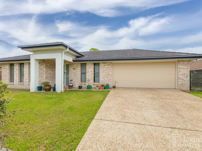 Family home with HUGE backyard in a quiet Bellmere cul-de-sac!