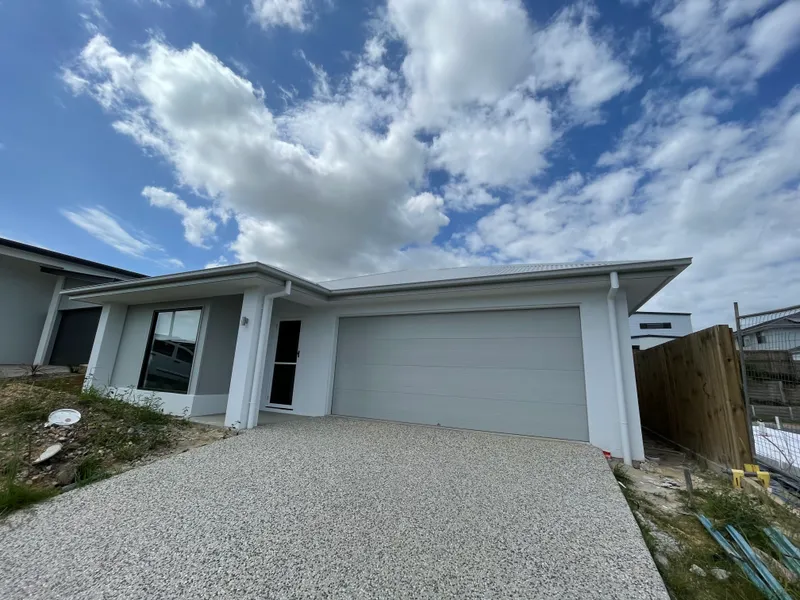 5 Beds Family Home in Forshore