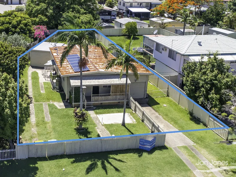 RENOVATORS DREAM PROPERTY !!!